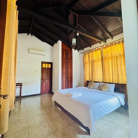 Skylight Villa Канди Екстериор снимка