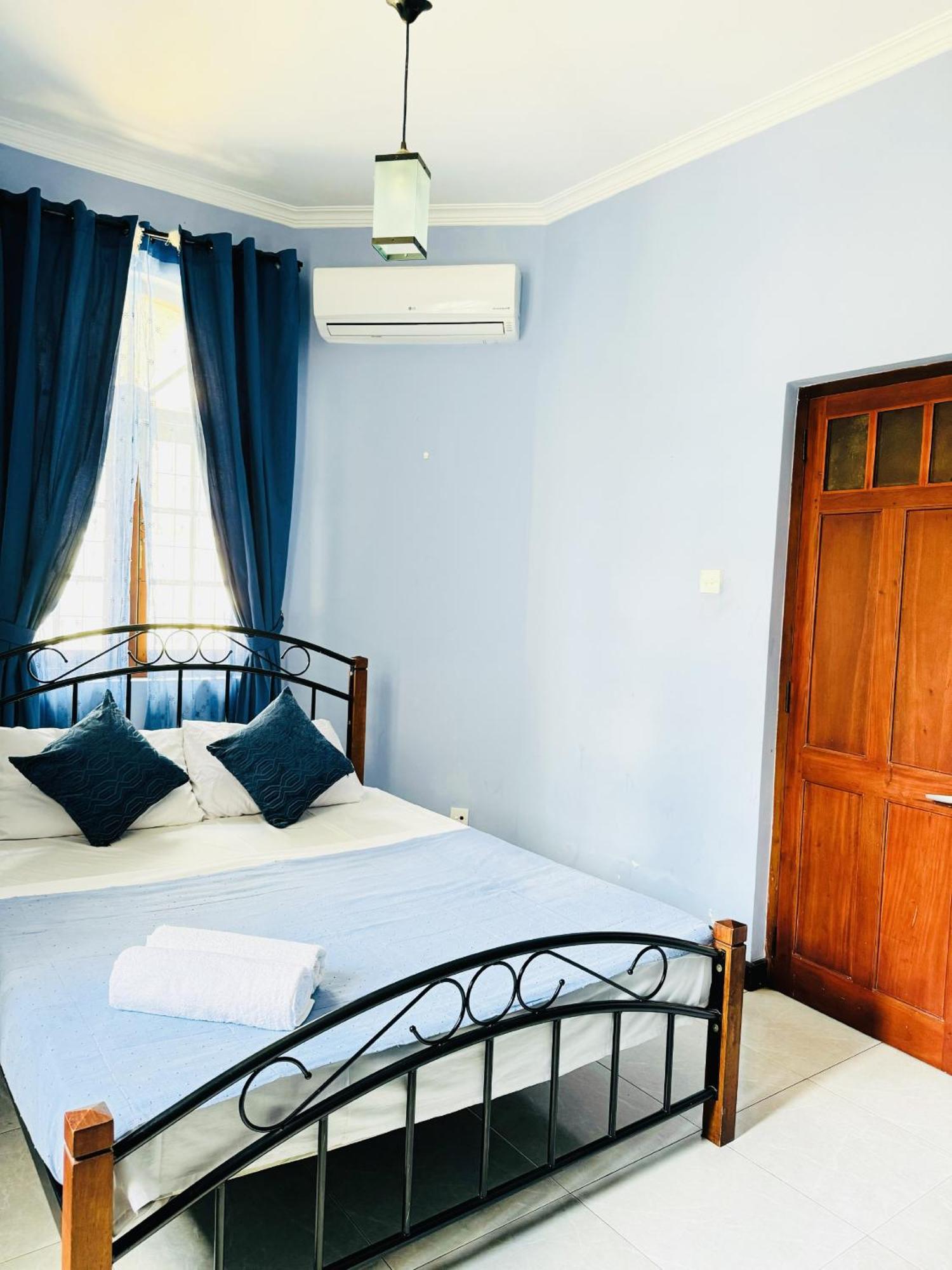 Skylight Villa Канди Екстериор снимка