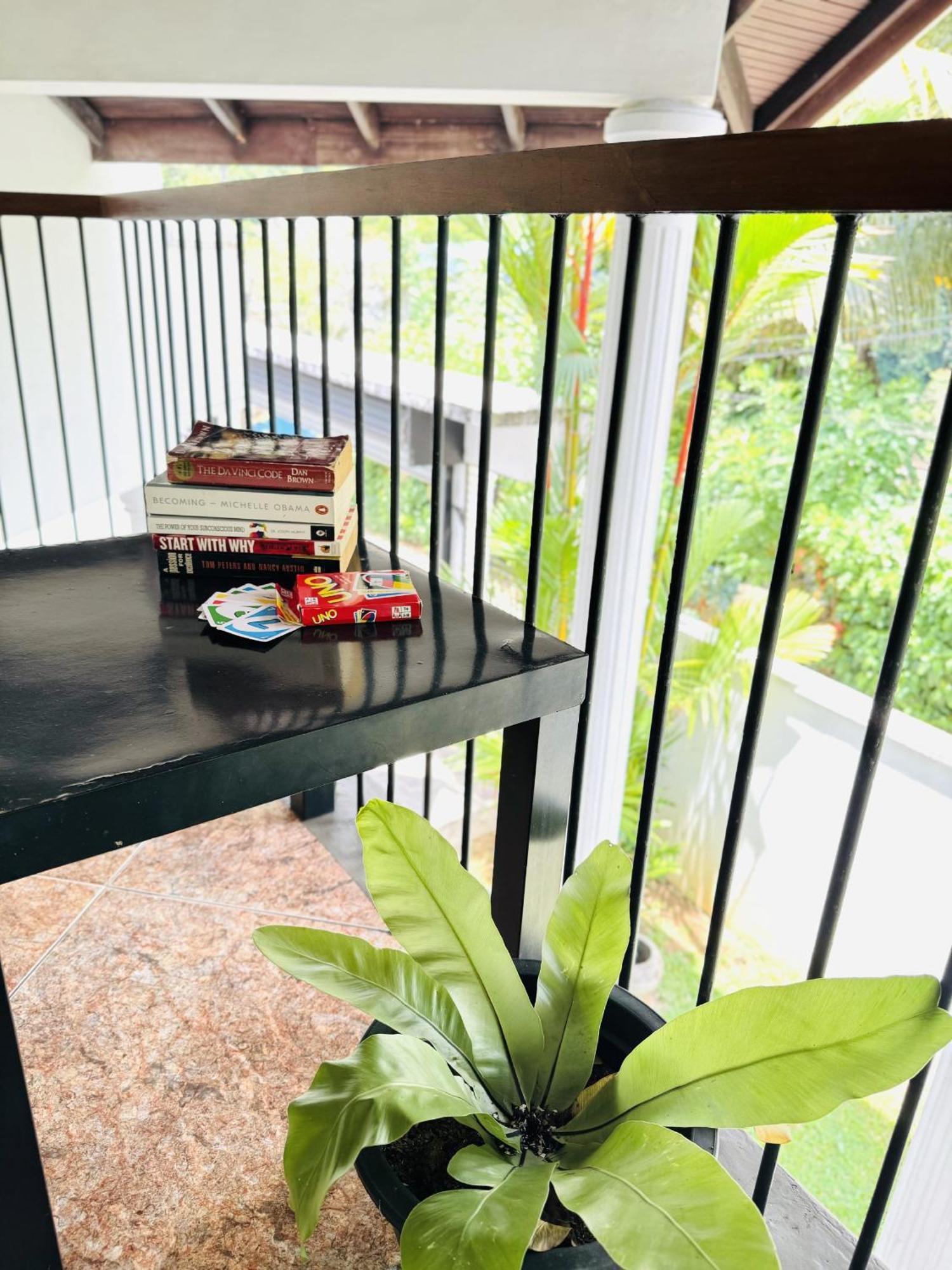 Skylight Villa Канди Екстериор снимка